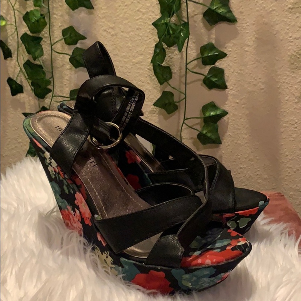 Madden girl 🌸🌼🌻🌺 wedges